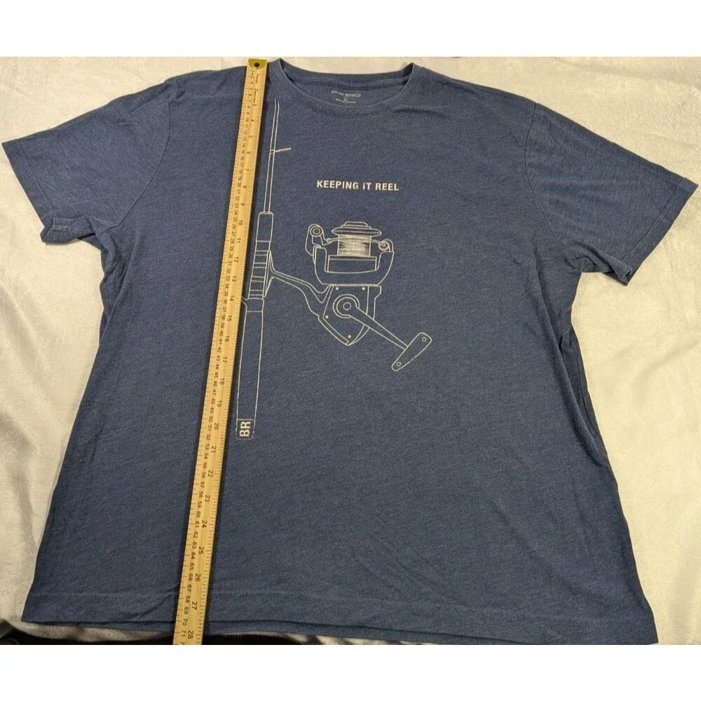 Banana Republic Men's XL Keeping It Reel Fishing Rod Reel Graphic T-Shirt Blue